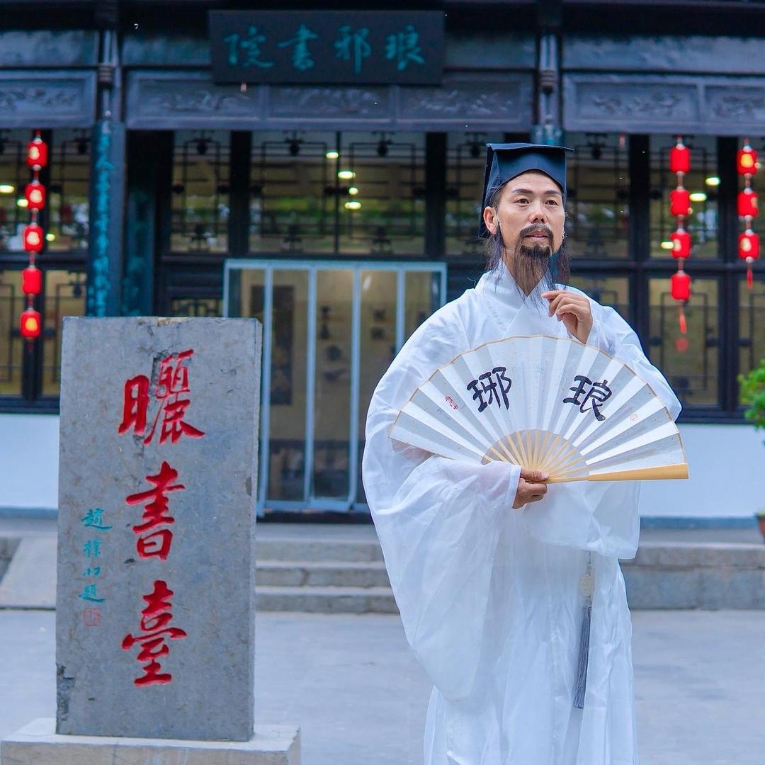 杨暮晨