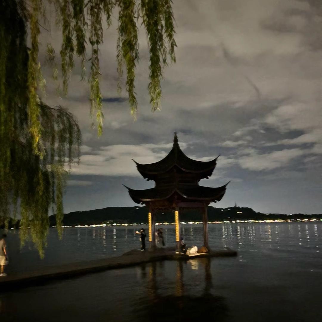 sjhzhxxhxhhdshzhzush