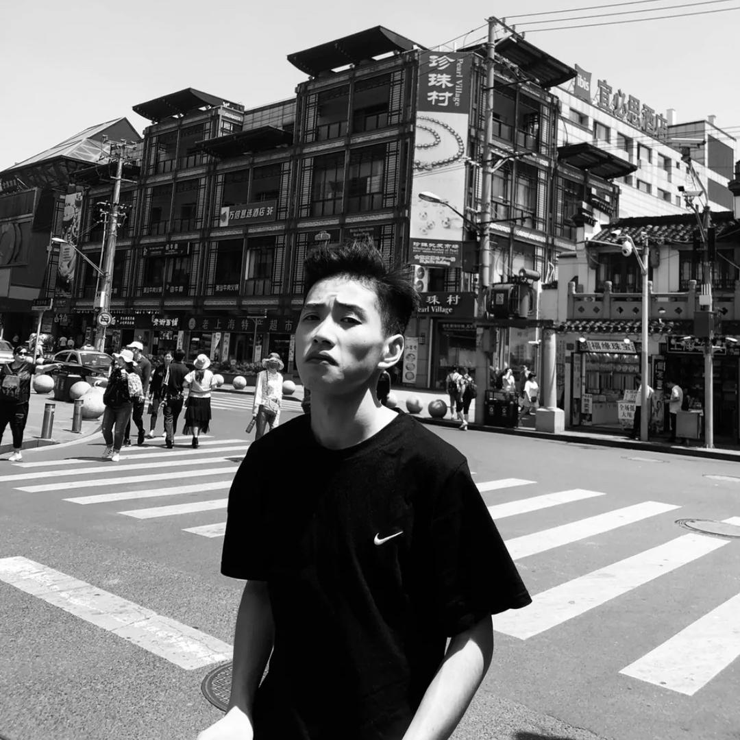 陈 奇
