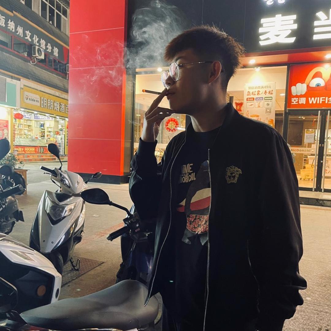 刘聪.