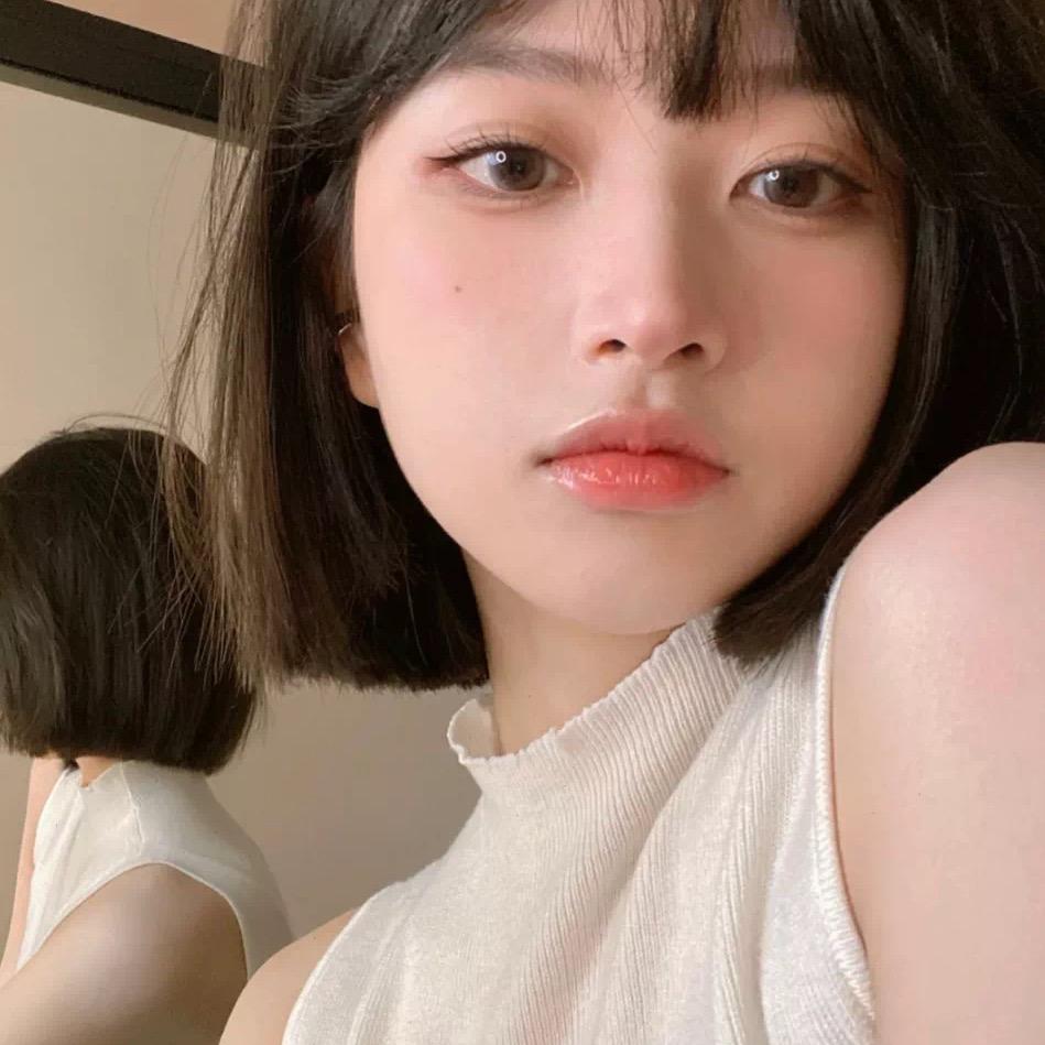 不用美颜的小粉