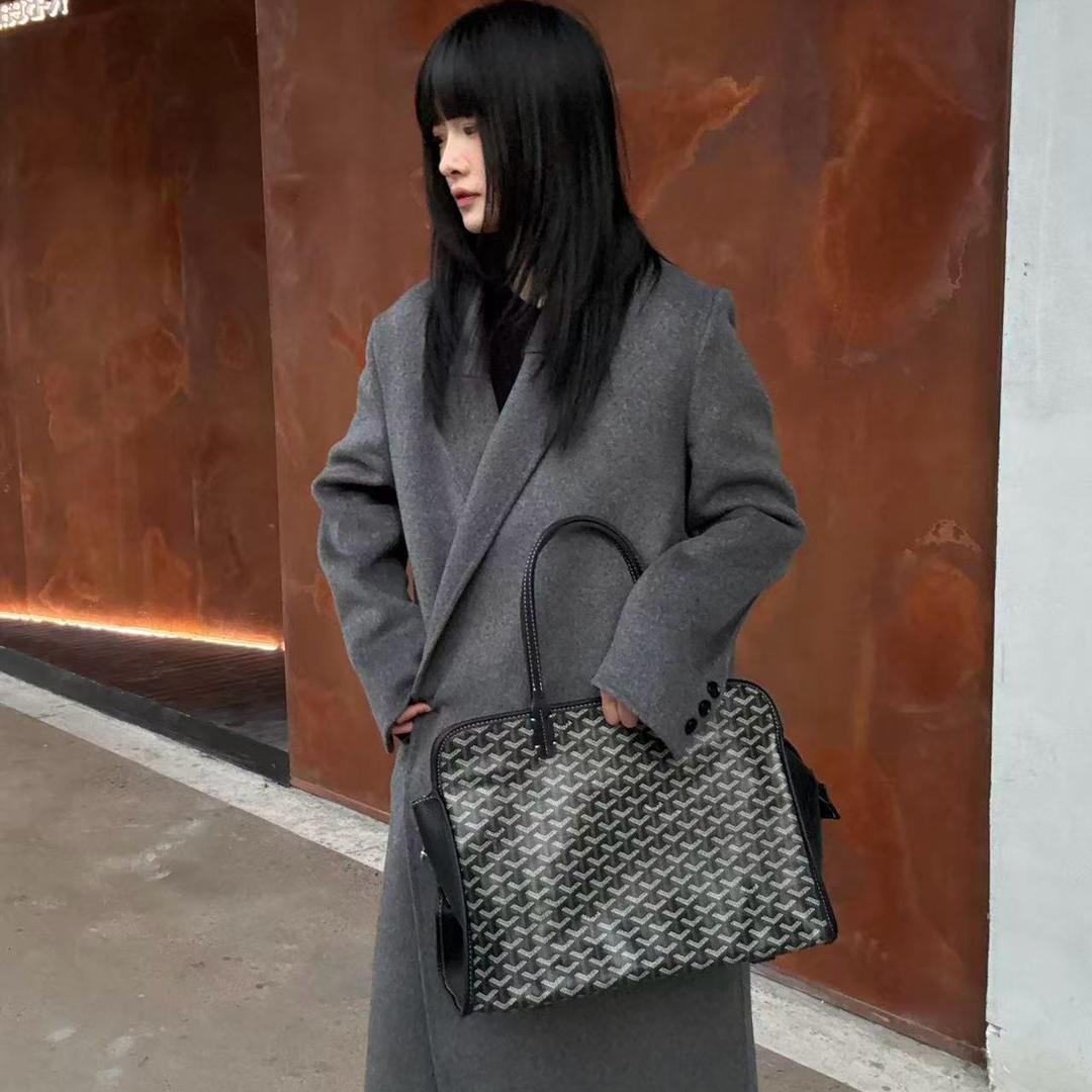 银梦大女主卖包