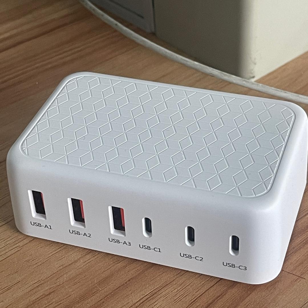 老铁喜欢找孙女打啵