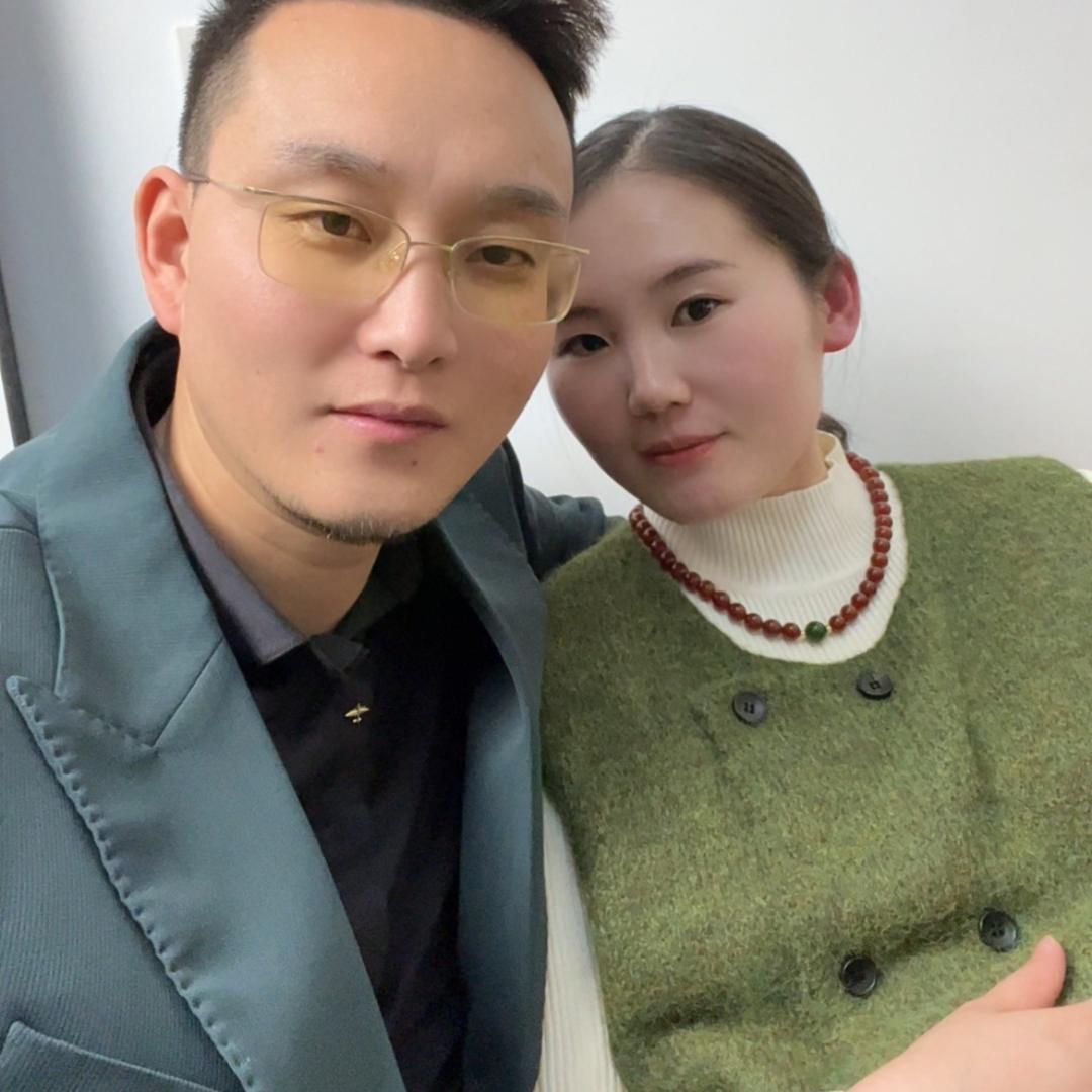 小宇和小敏（龙凤胎孕晚期）