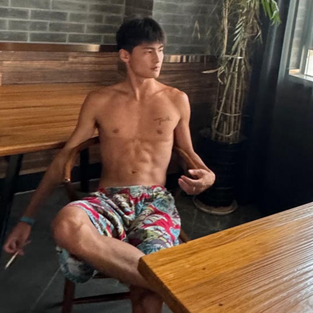 🙅🏻‍♀️不帅你打我🙅🏻‍♂️