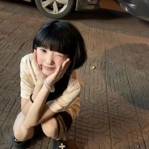 带点墨水的甜妹.