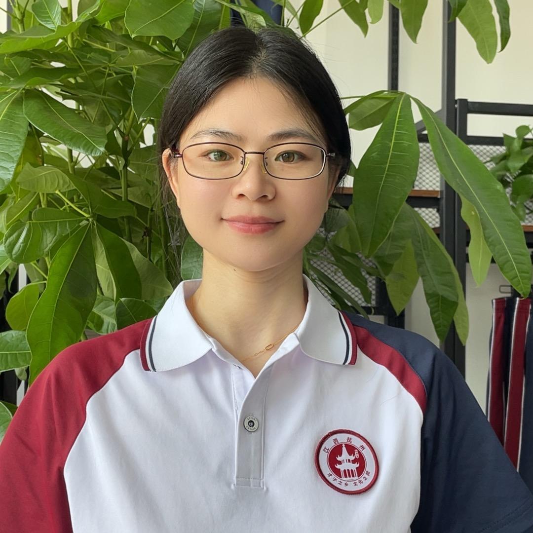 小猪卖校服