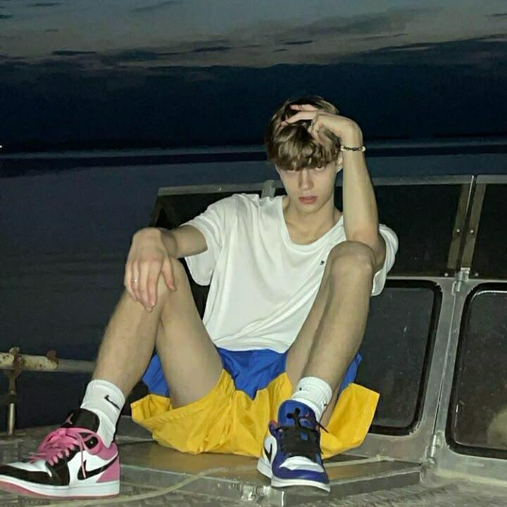 ¥