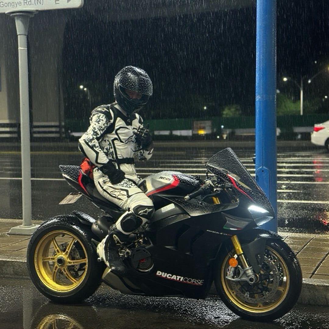 聆季愈.