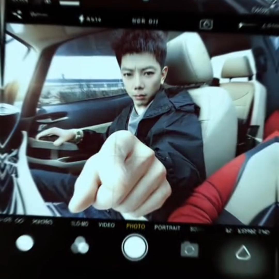 猛踹瘸子那条好腿.