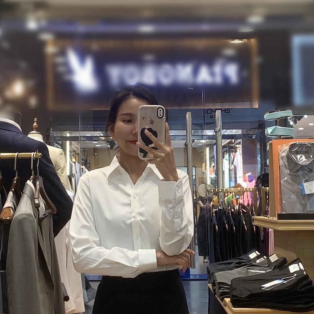 清远邓紫棋在卖正装