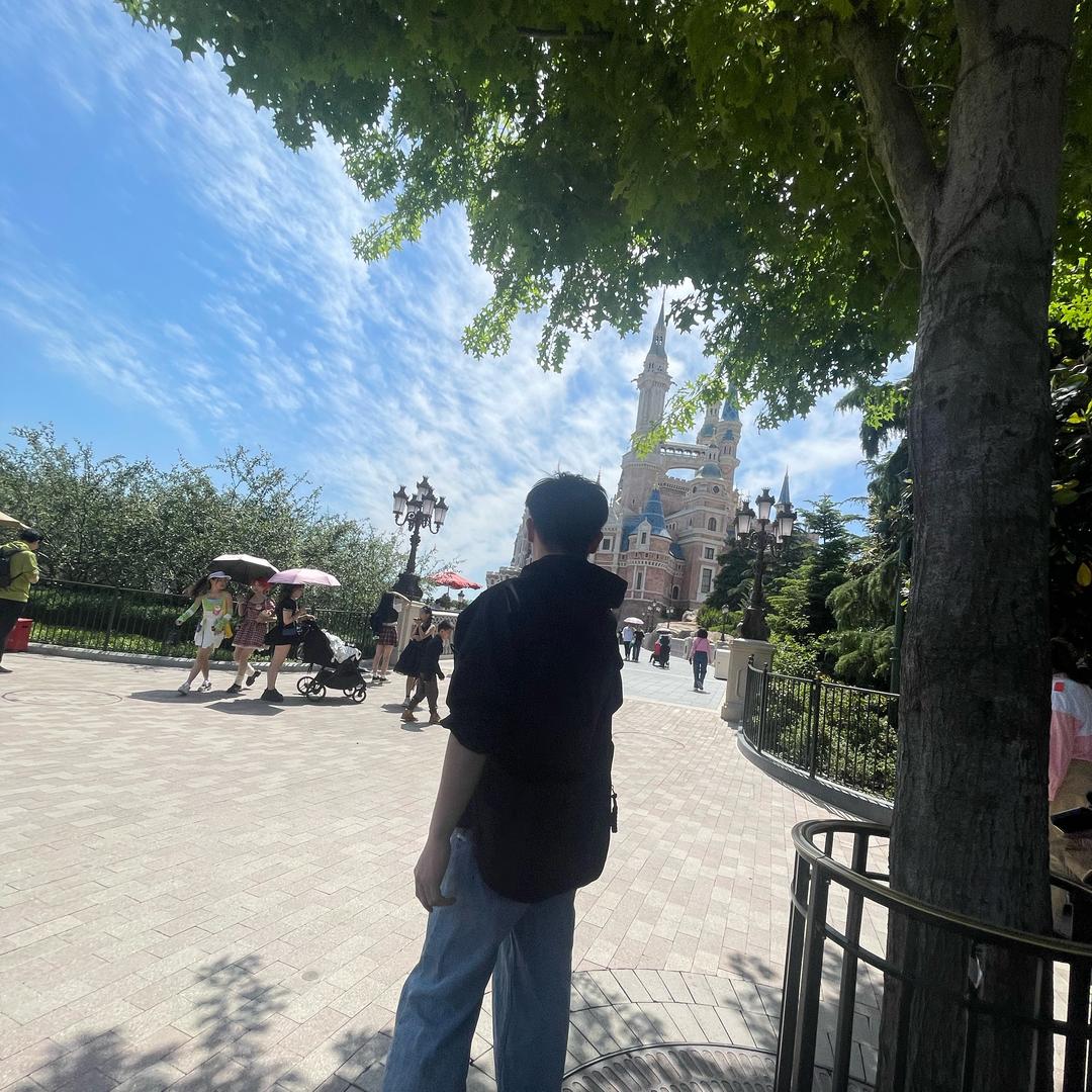 做面包的小男孩