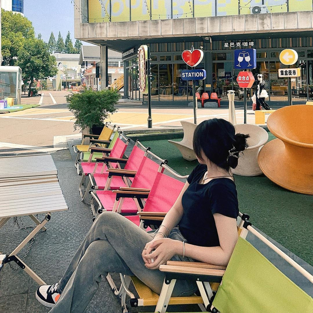 “那个女人叫小美”