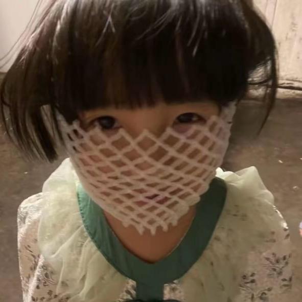 中间剃光两边留长