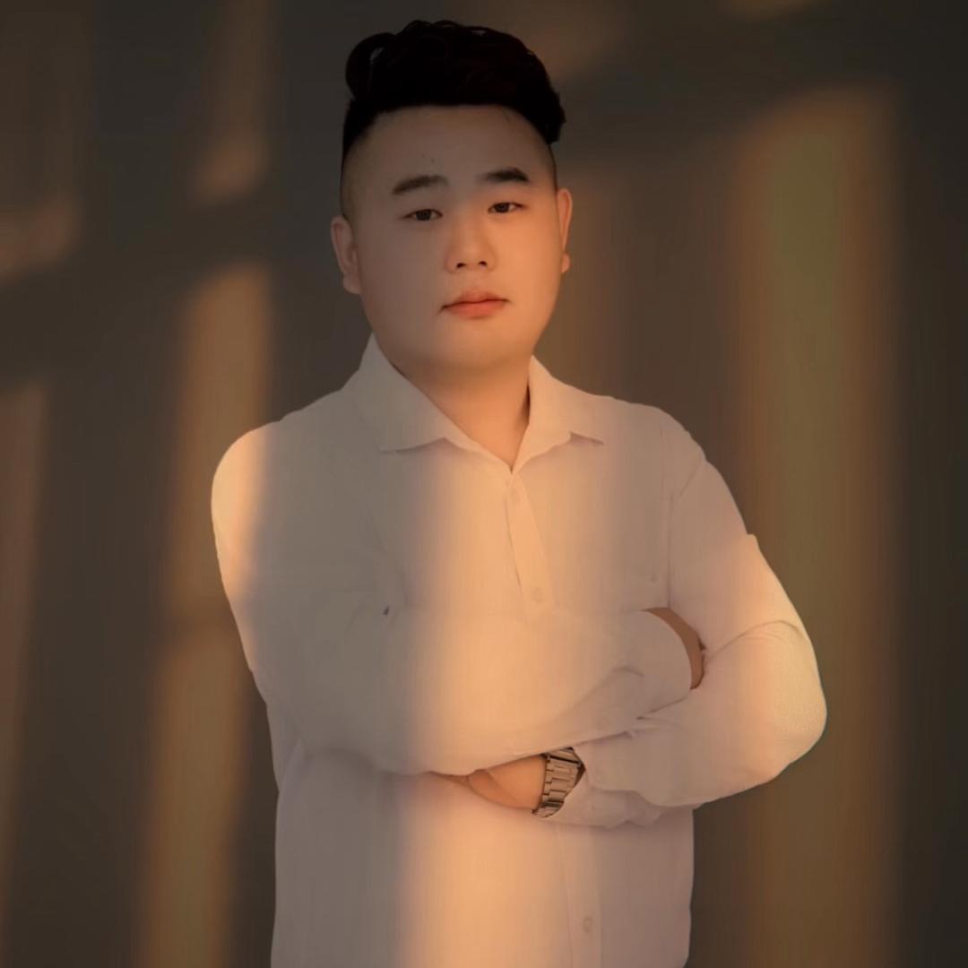 西华设计师-胡老师