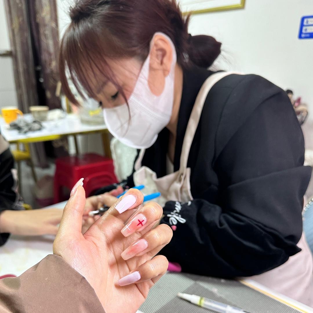 呗呗美甲美睫