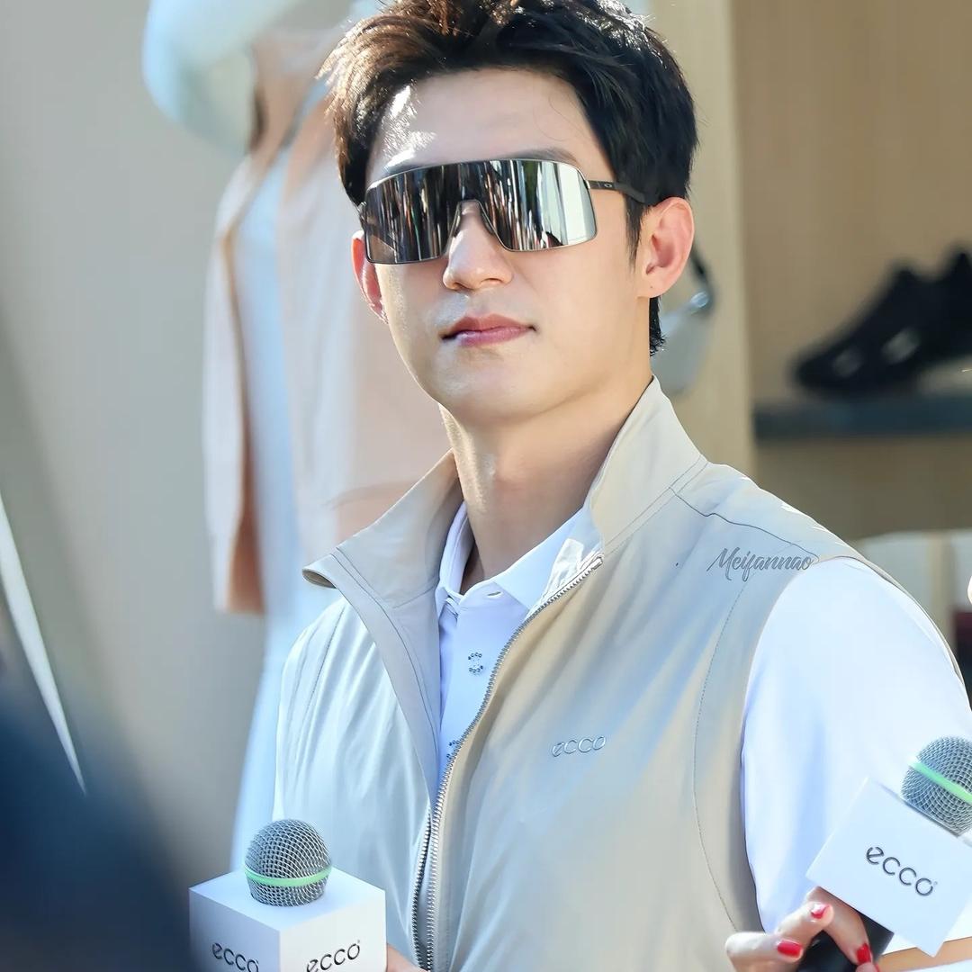 深海鲸鱼🐳🐳