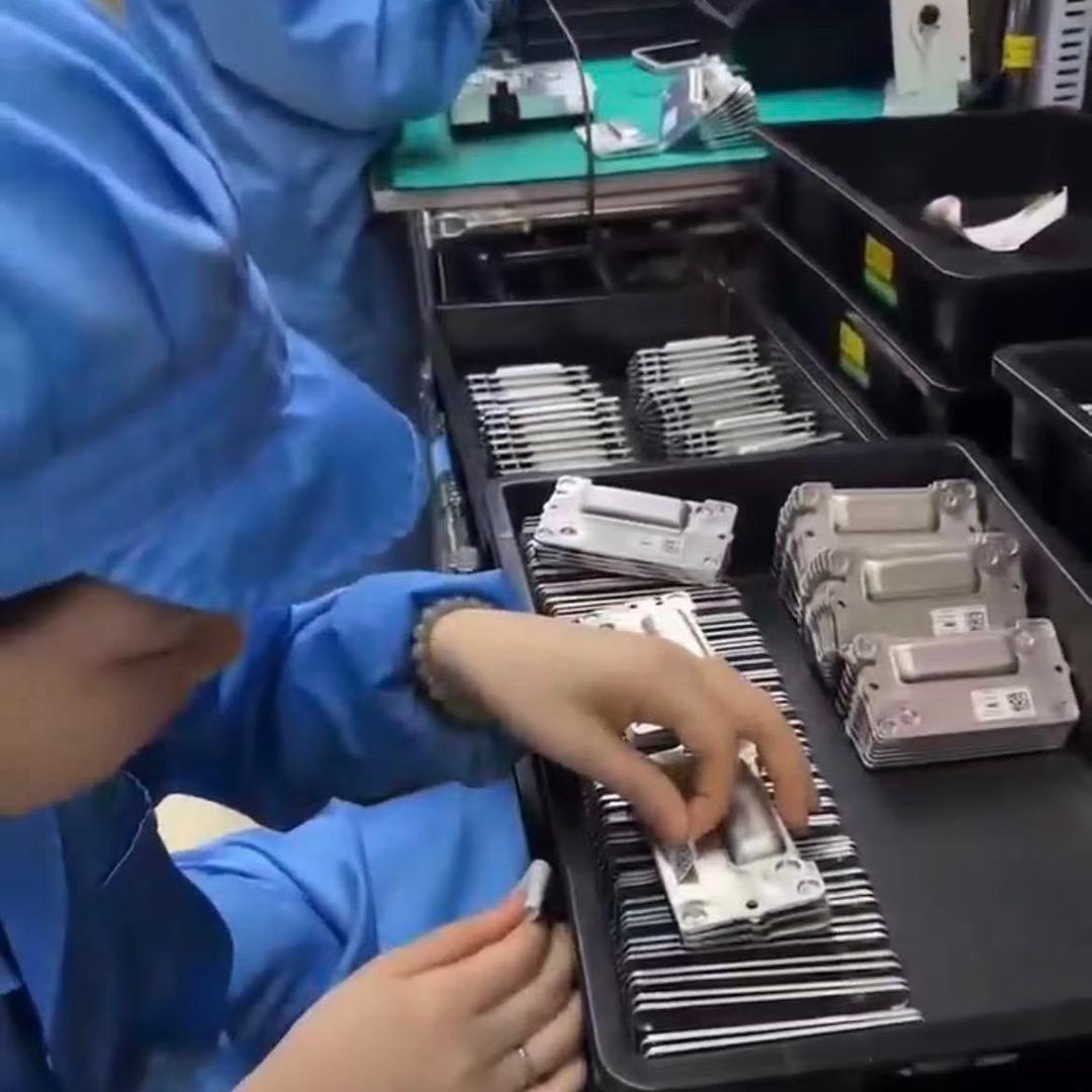 涵老师在厂区 特种就业 营通咨询