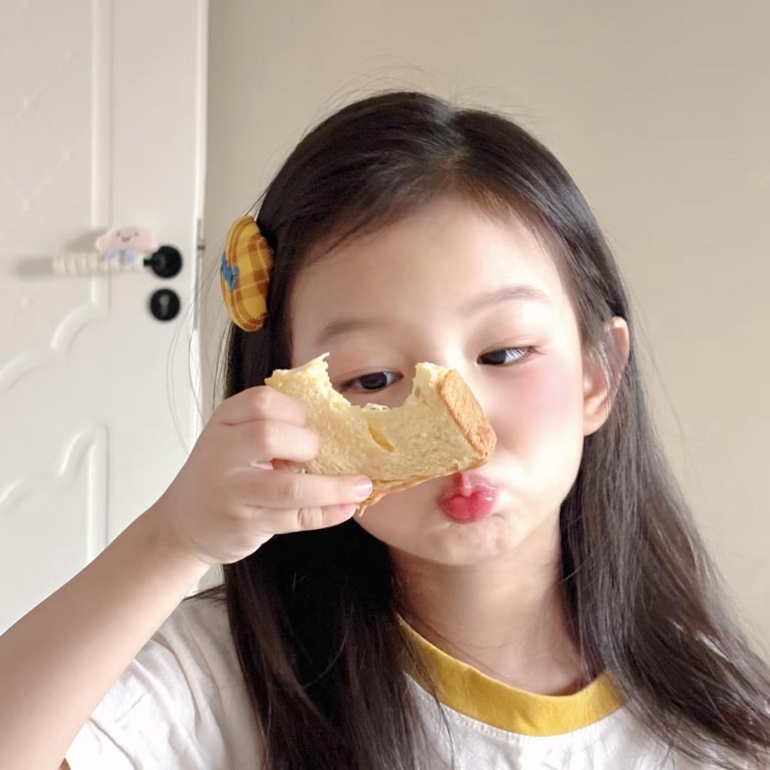 爱吃香菜.