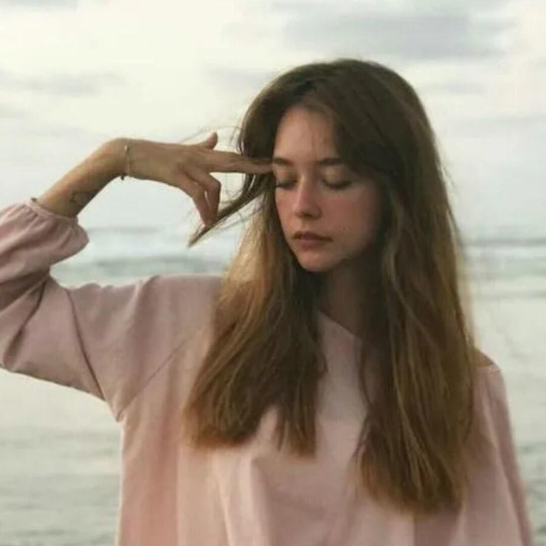 殷艾逸