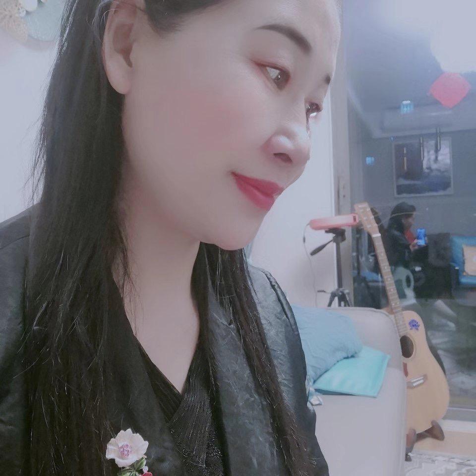 四月芳菲🌷