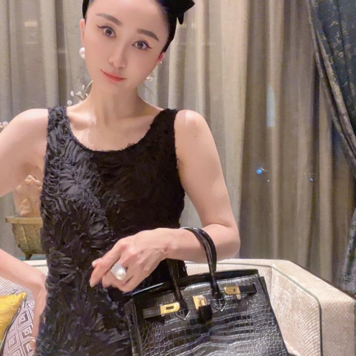 漫姐稀有皮源头工厂《伊伊》
