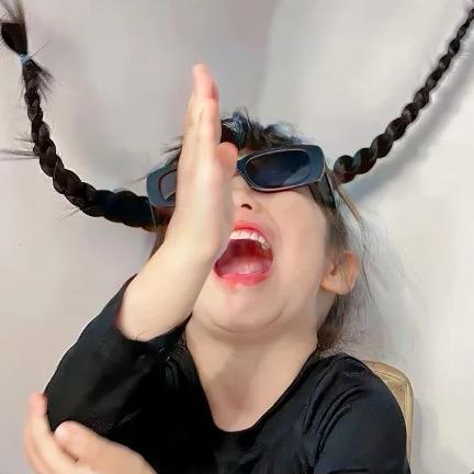 · M·