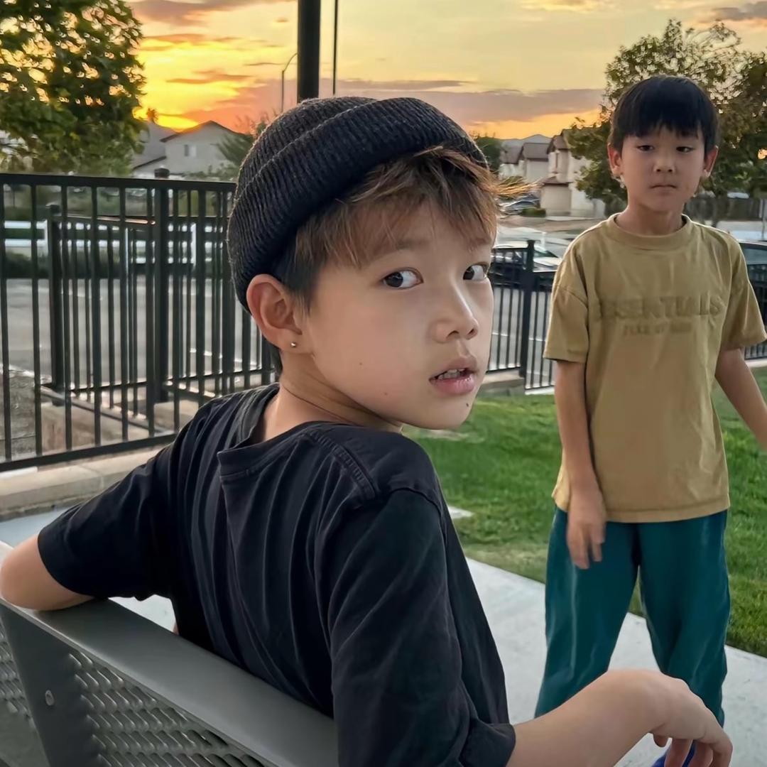 组间歇看瑜伽裤被人男朋友暴打