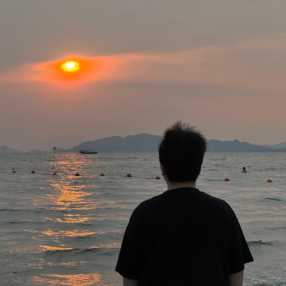灿。