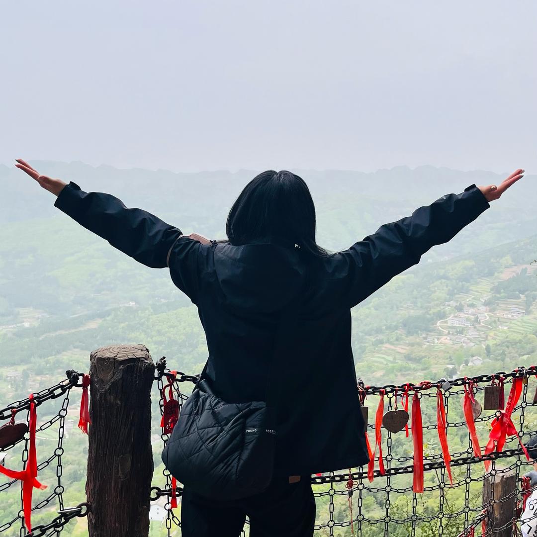 户外甄选冲锋衣