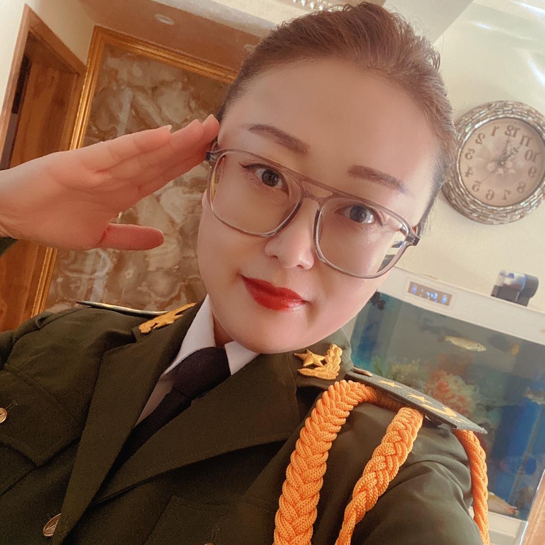 女兵🎤丽娅