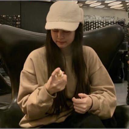 山川奈奈子.