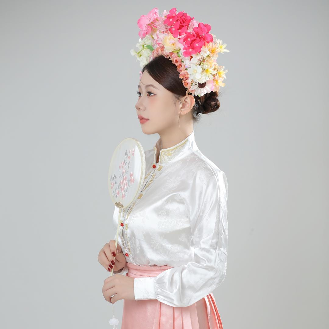 穿白丝的萝莉小蟑螂