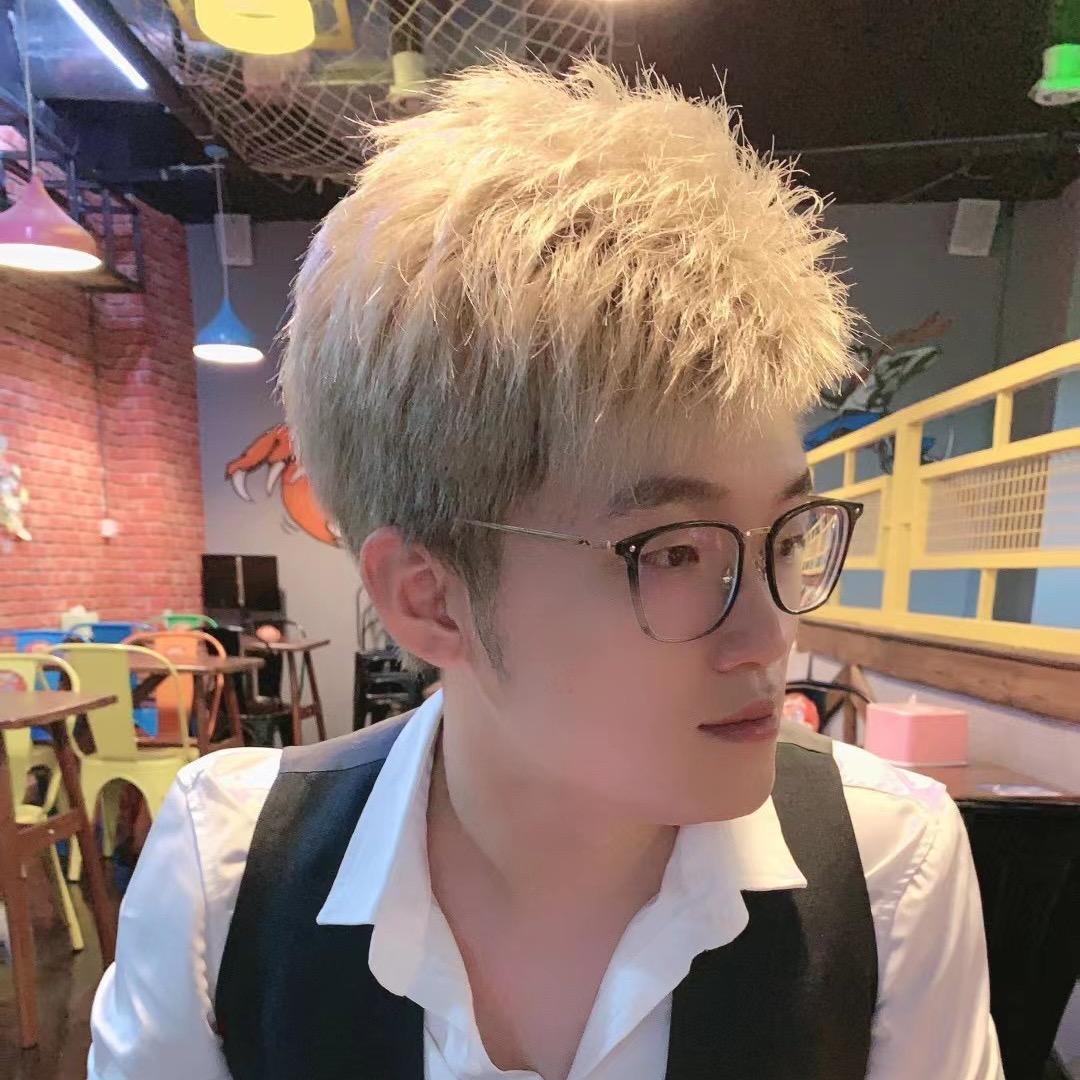 扎旗阿文美业技术总监谢小琦