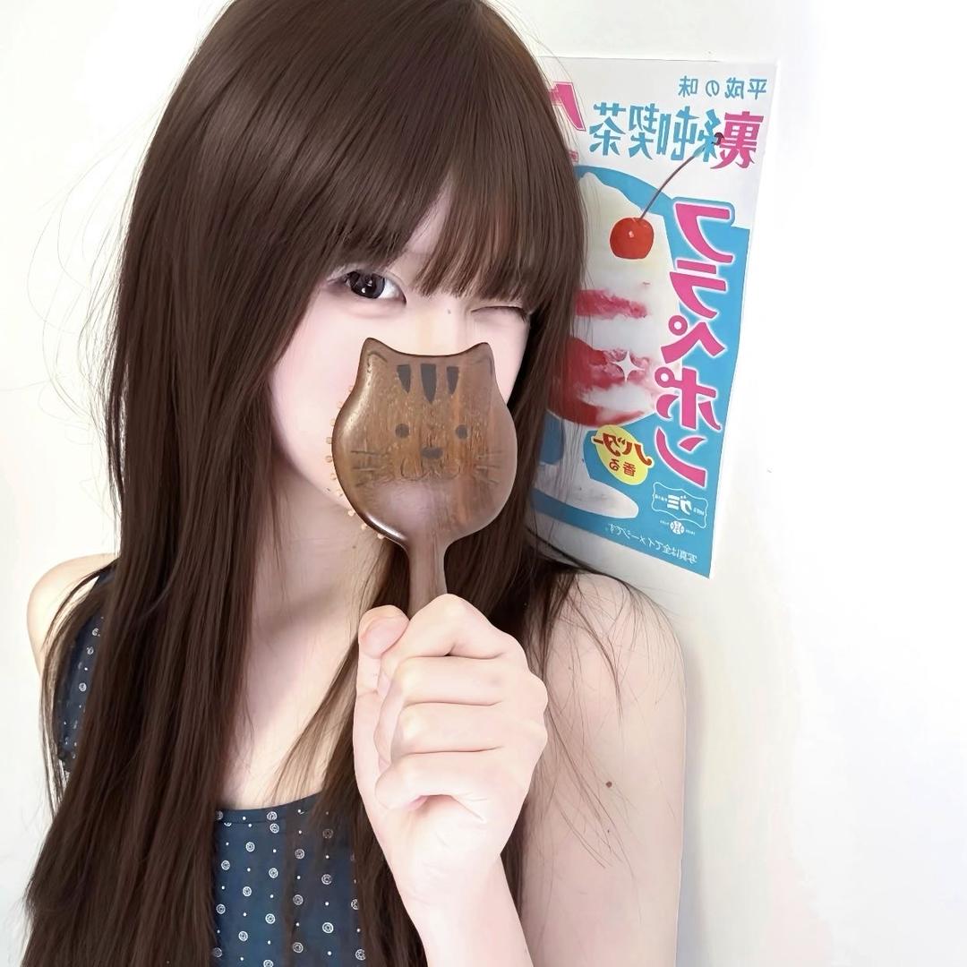 佽佽.