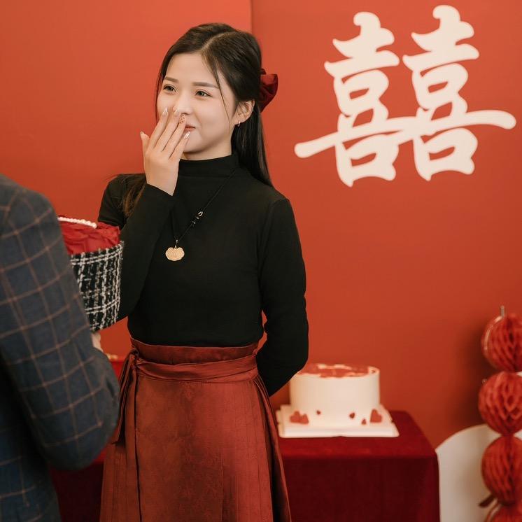 耳边 呢喃