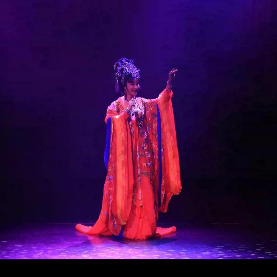 童少含海外生活