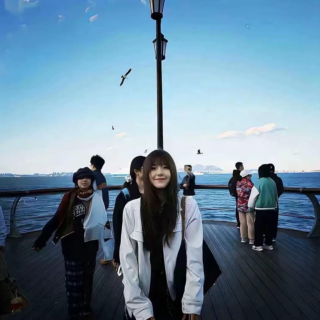 孓