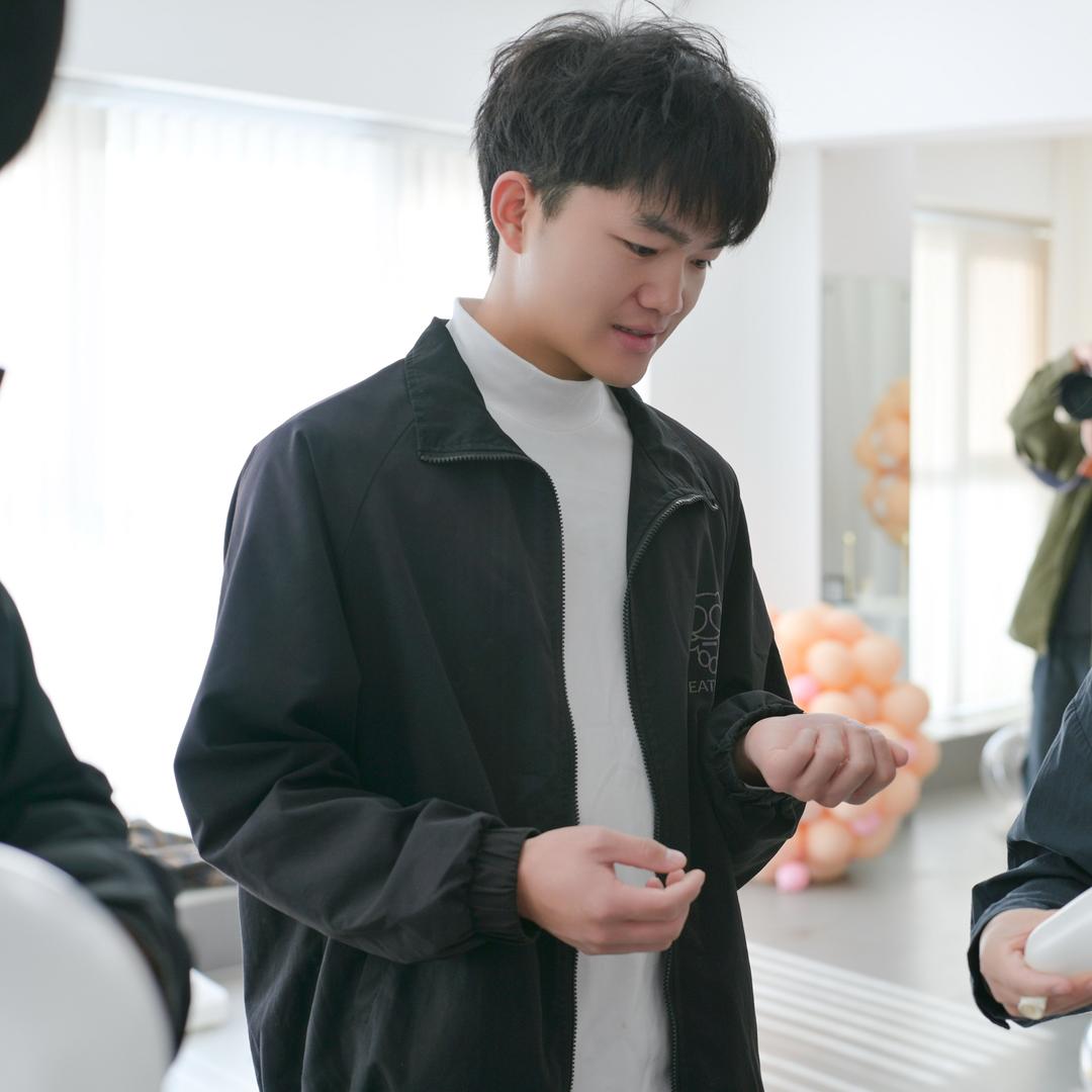 一个玩气球的00后🤣