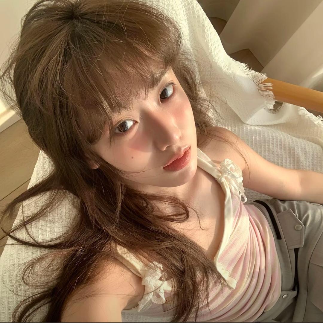 周依依.