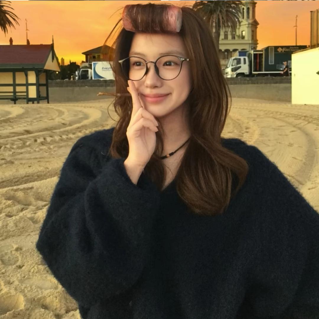 小毓.