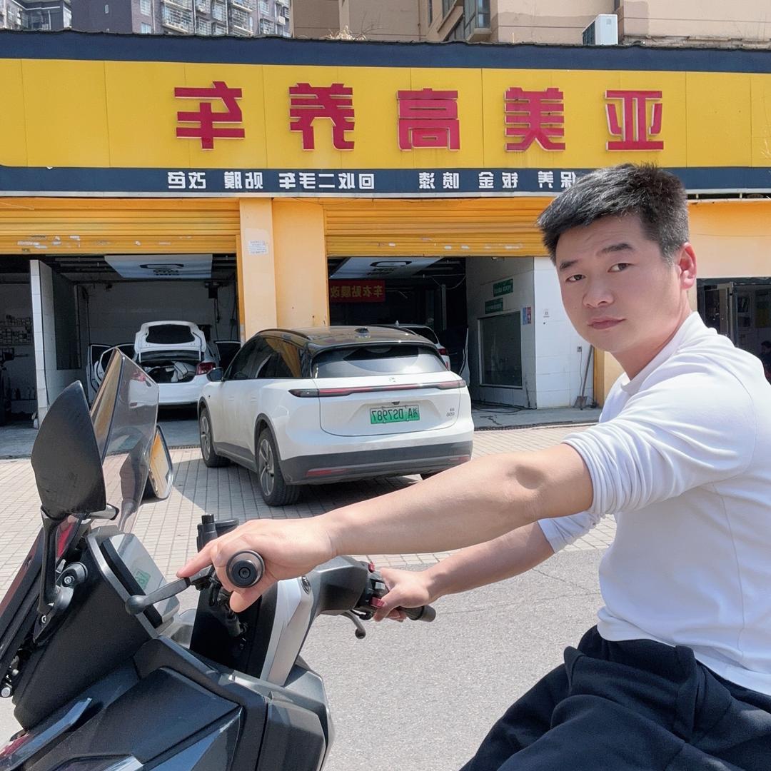 巧手名车，修车小杨