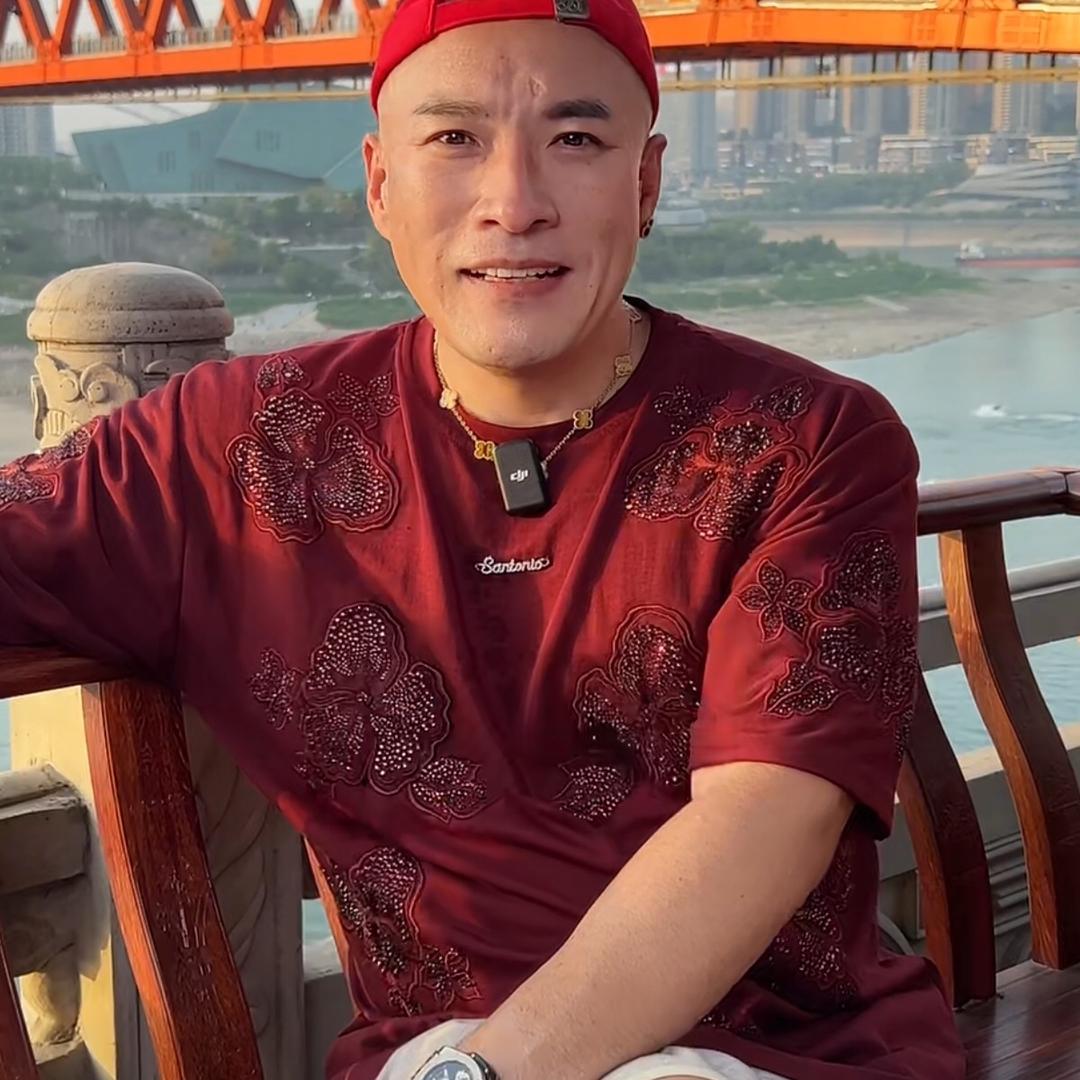 卢汉倾听