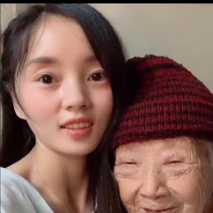 黄琴回归首秀助理号