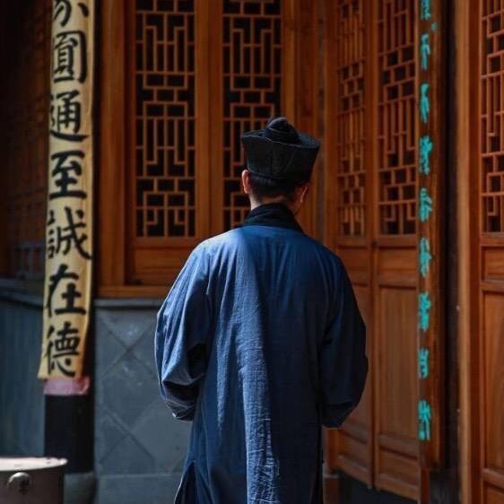 青衫。