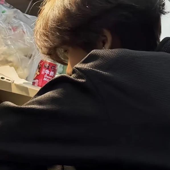 语凌翎