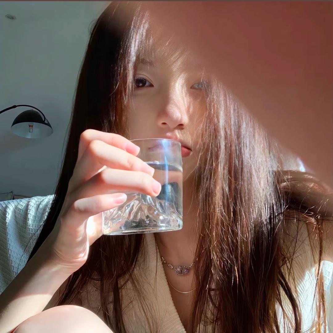 七七°