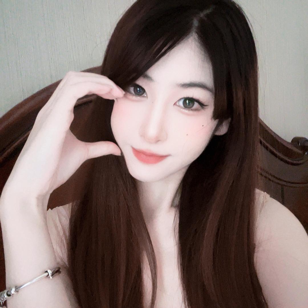 阿瓦达啃大瓜。