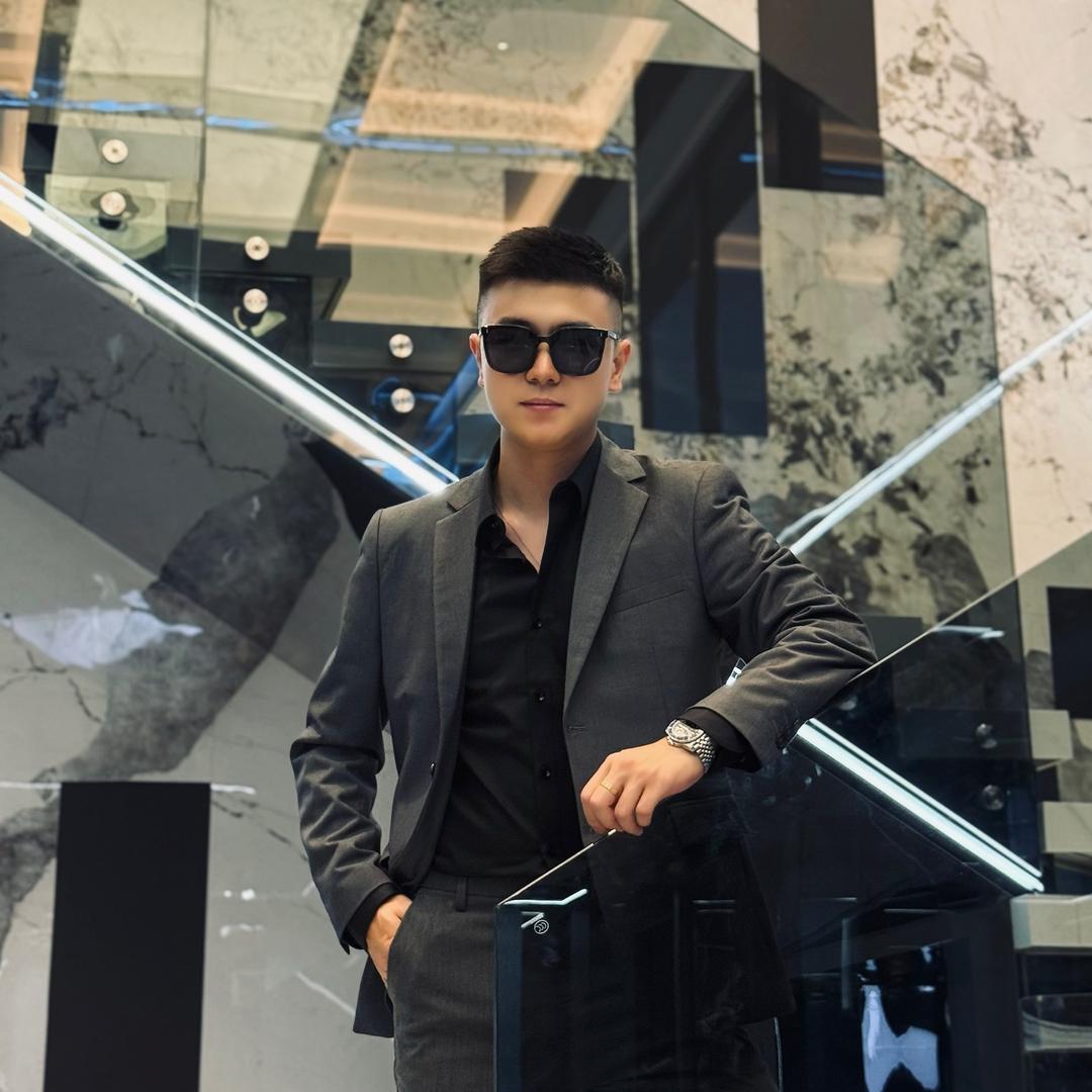 V.S HOLIDAY男装-陈哥