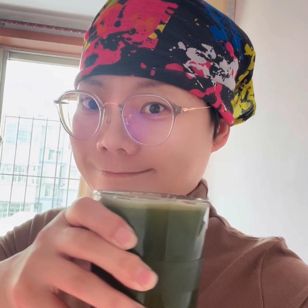 尤尤与西芹汁